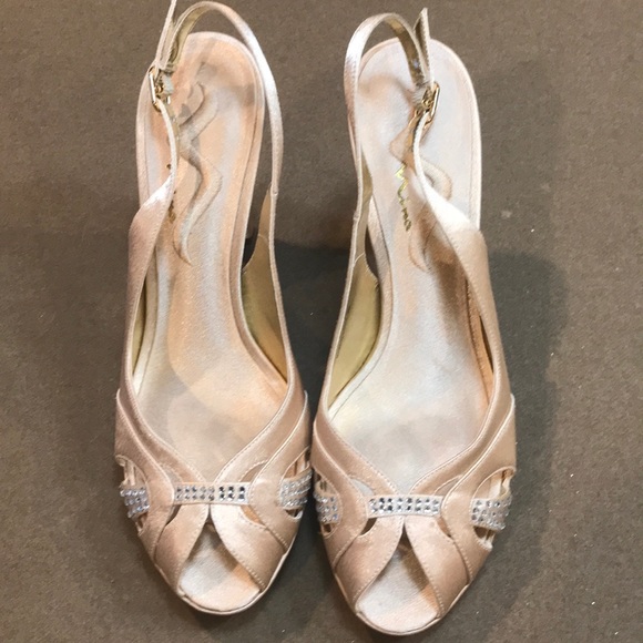 Like New Nina gold satin rhinestone heels - Picture 2 of 8